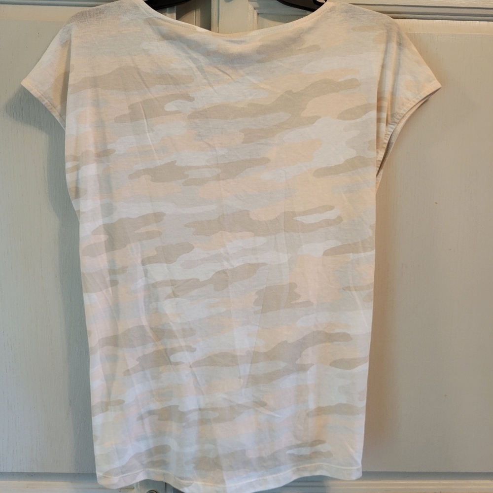 Lucky Brand Pink White Tan Camo V-neck Tie Front Short Sleeve Shirt - Picture 3 of 5